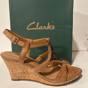 Clarks Bendables Women's Fiddle Bridge Sandal,Beige Leather - Size 6.5 M